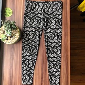 SOLD VS PINK Geo Tribal Print B&W Leggings